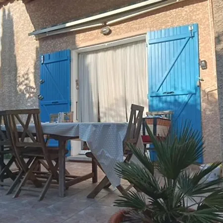 La Maison Bleue De St Pierre Holiday home