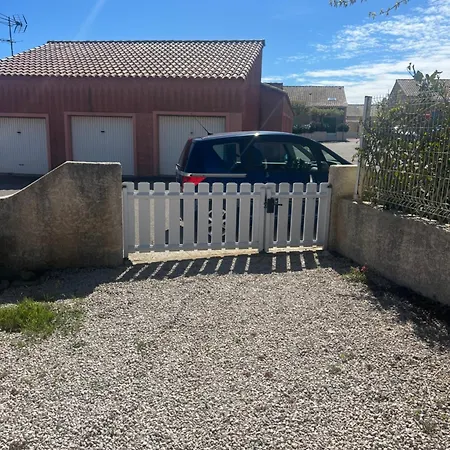 Holiday home La Maison Bleue De St Pierre *