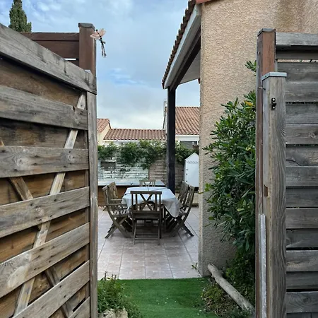 Holiday home La Maison Bleue De St Pierre *