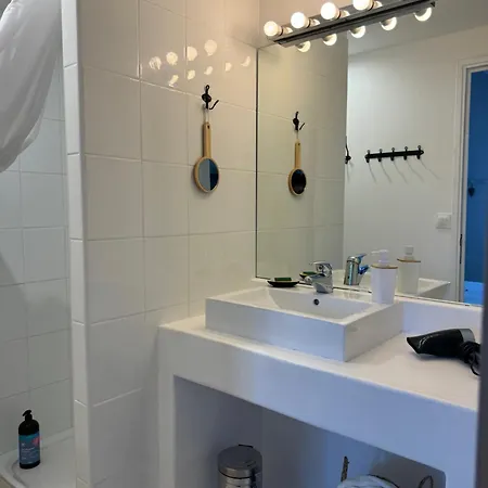 La Maison Bleue De St Pierre * Saint-Pierre-la-Mer (Aude)