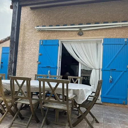 La Maison Bleue De St Pierre Holiday home