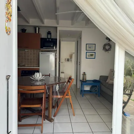 Vakantiehuis La Maison Bleue De St Pierre